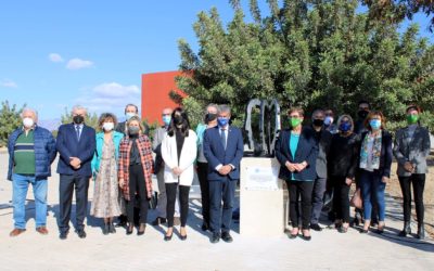 La Universidad de Almería acoge una escultura dedicada a la lucha contra el estigma en salud mental