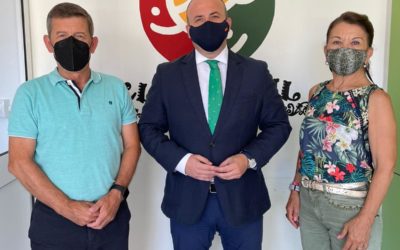 Movilla en la reunión mantenida en Huelva con el  parlamentario andaluz, Julio Díaz Robledo