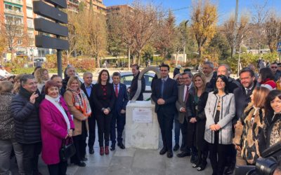 Granada inaugura una escultura en homenaje a la salud mental
